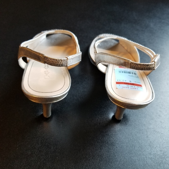 NWT Caparros philomena silver heels with sparkly stones - Picture 15 of 15